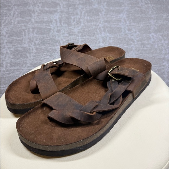 White Mountain Foot Beds Braided Leather Slip On Brown leather Sandals Sz 10 - Picture 1 of 7